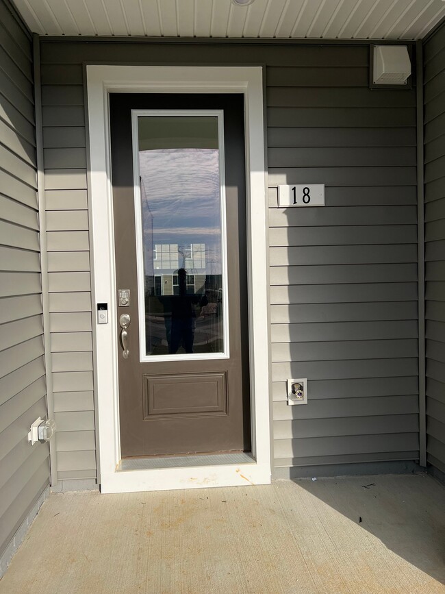 Building Photo - 18 Bruton Ln