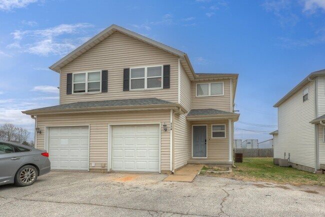 Building Photo - 627b S Walker St