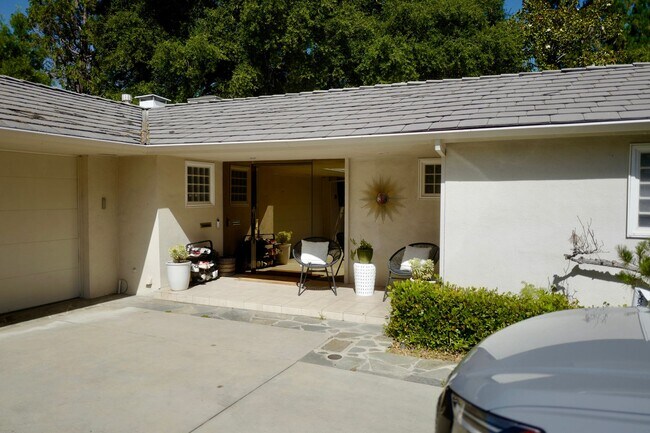 Foto del edificio - Coming Soon! Cozy home in South Pasadena.