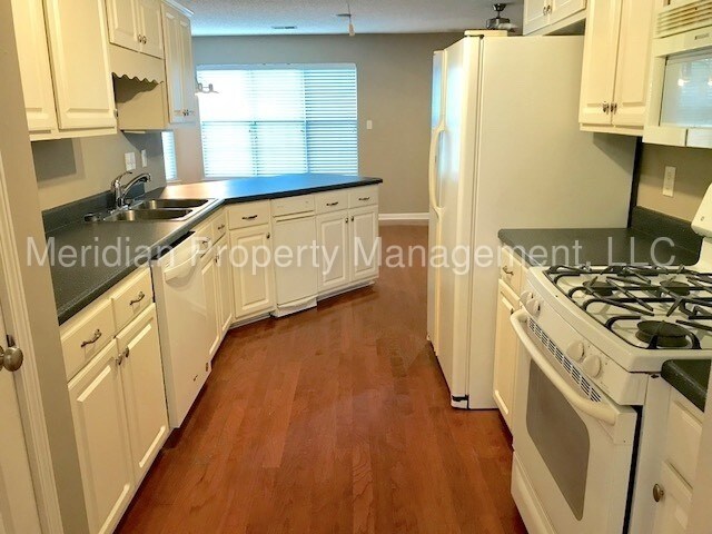 Building Photo - 4600 Golden West Cove