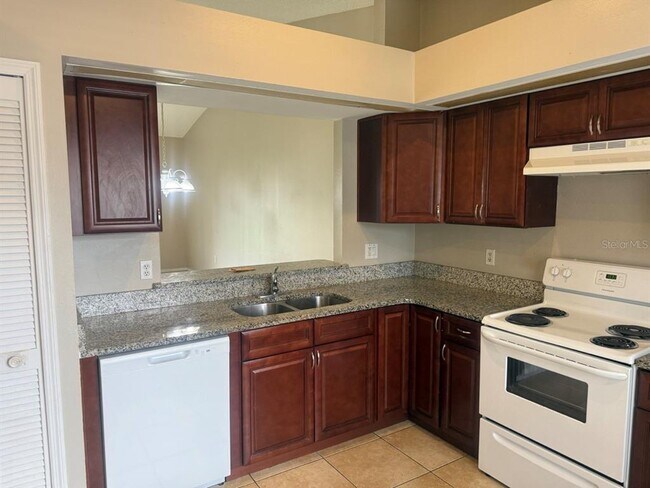 Building Photo - 14557 Laguna Beach Cir