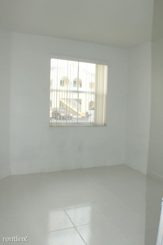 Building Photo - 1535 SE 26th St