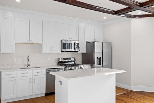 Building Photo - 12 Woodford St