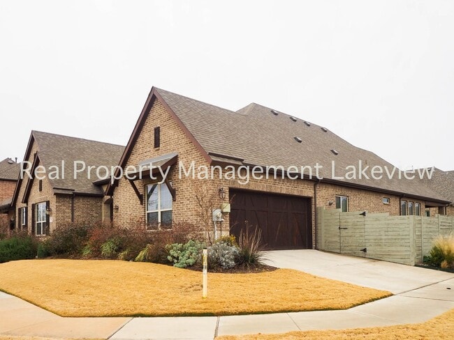 Building Photo - 400 Sunflower Ave