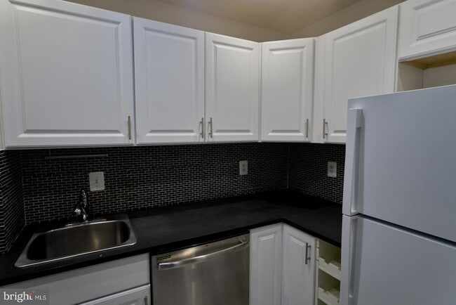 Building Photo - 301 I St SW