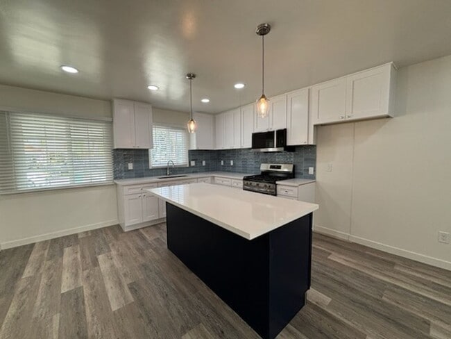 Foto del edificio - 5704 Wisteria Dr