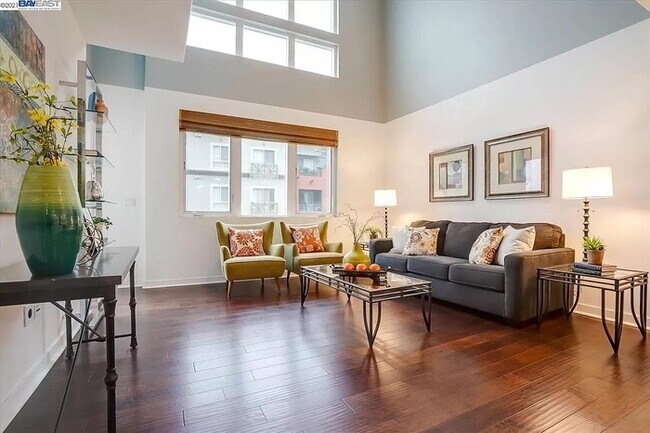 Building Photo - Luxury Townhouse Style Condo STEPS TO BART