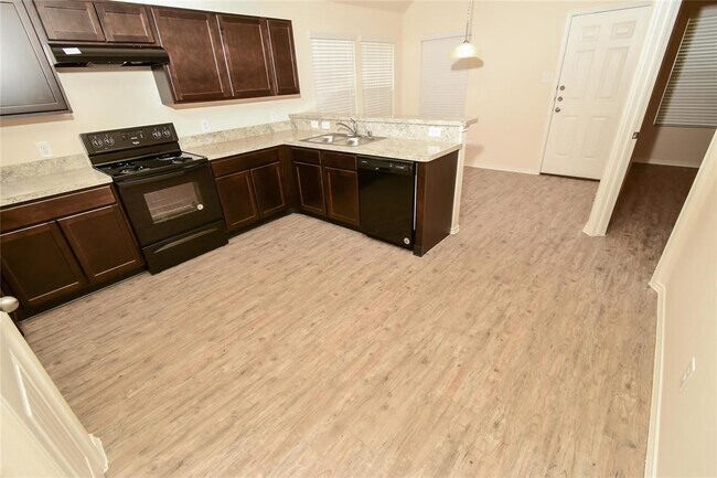 Foto del edificio - 3930 Silver Ranch Rd