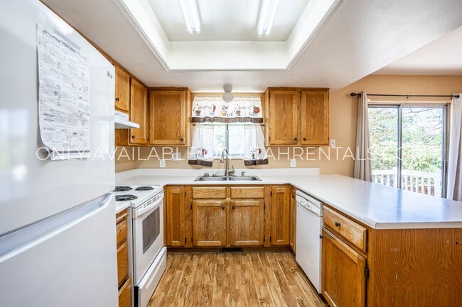 Building Photo - 1120 S 850 E
