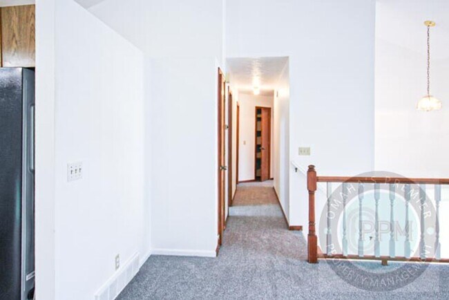Foto del edificio - Spacious 3 Bedroom / 3 Bathroom Home!