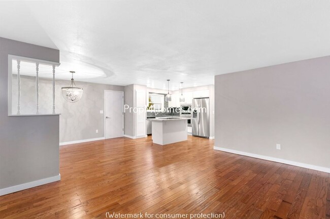 Building Photo - Bright and Trendy Three Bedroom Home In We...