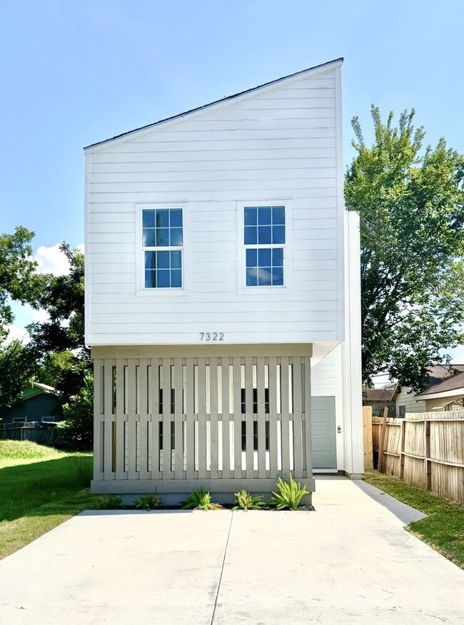 Building Photo - 7322 Laredo St