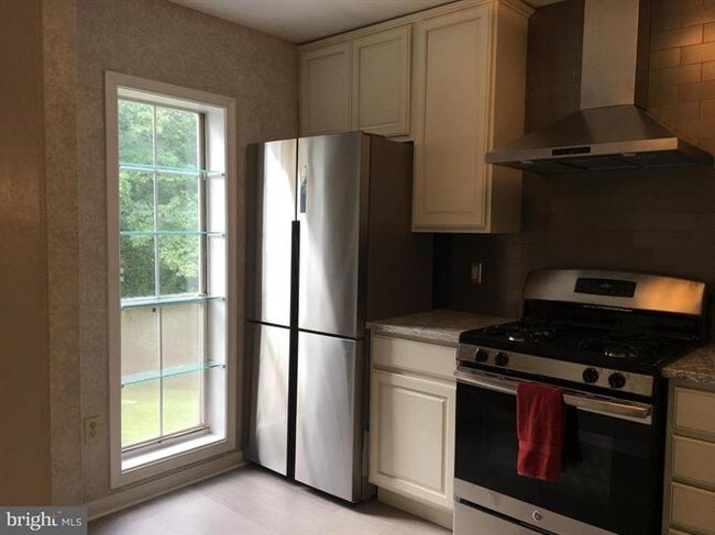 Foto del edificio - 7800 Willow Point Dr