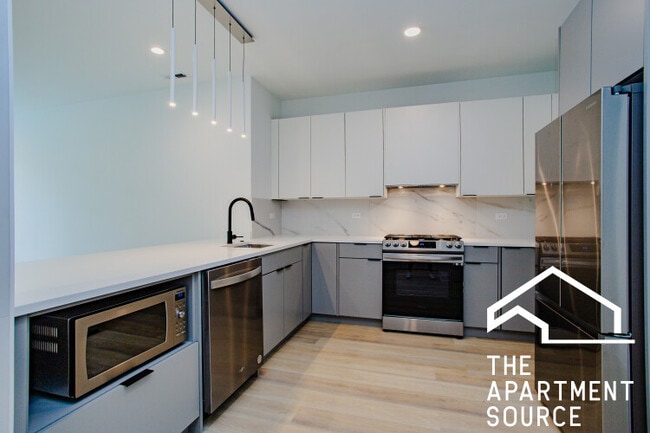 Photo - 3821 N Ashland Ave Apartment