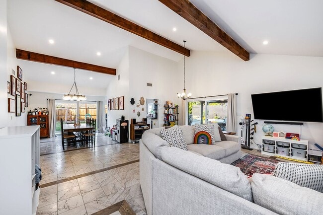 Foto del edificio - 28403 Waring Pl