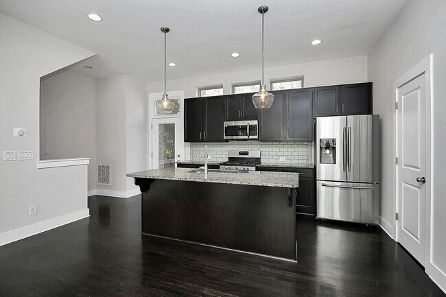 Foto del edificio - NoDa Townhome For Rent