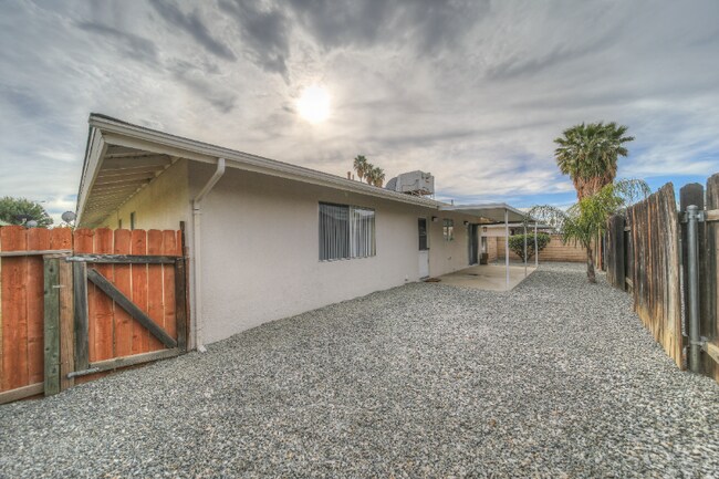 Building Photo - 41084 Beachwood Ave