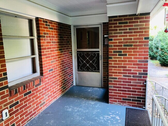 Foto del edificio - 1743 Church St NE