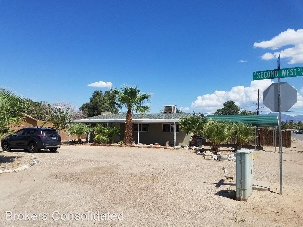 2 br, 2 bath House 90 S Second West St. House Rental in Bunkerville