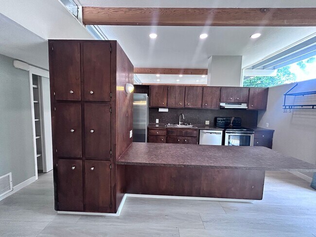 Foto del edificio - Three Bedroom Two Bathroom Home with Den/Home Office