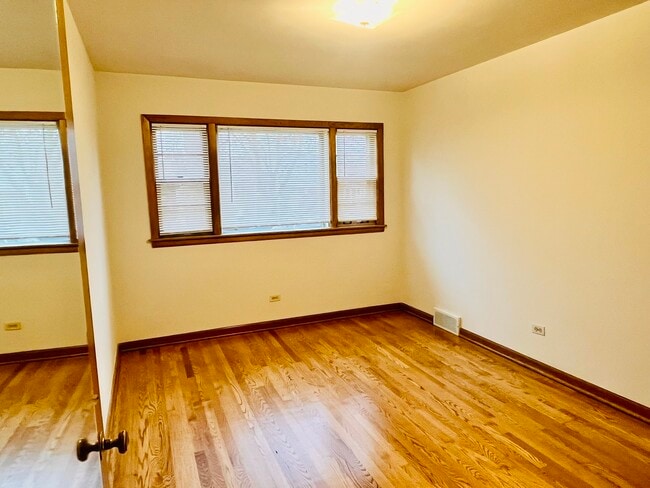 Foto del edificio - 7724 W Birchwood Ave