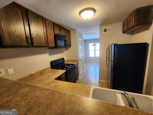 Building Photo - 1220 Oakplace Dr SW
