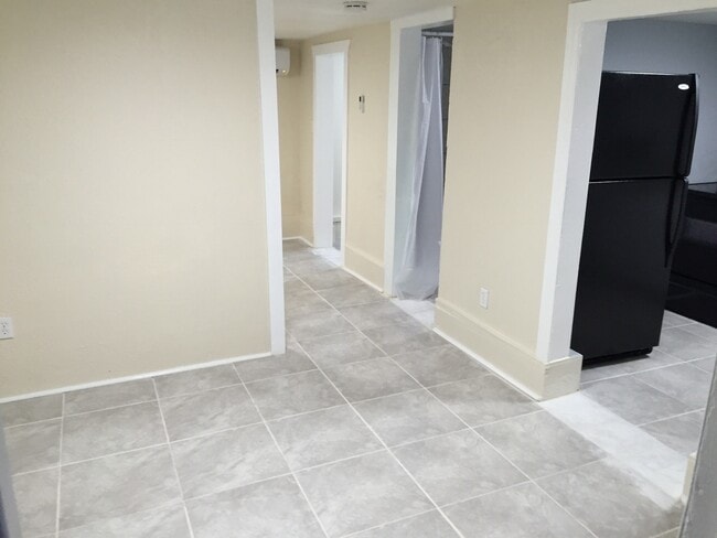 Building Photo - North Hyde Park 1 Bedroom Guest House