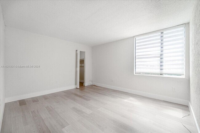 Foto del edificio - 10500 SW 108th Ave