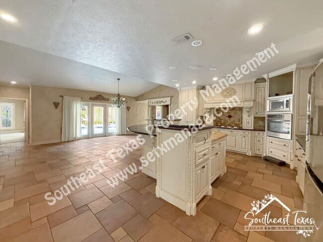 Building Photo - 4620 Monticello Dr