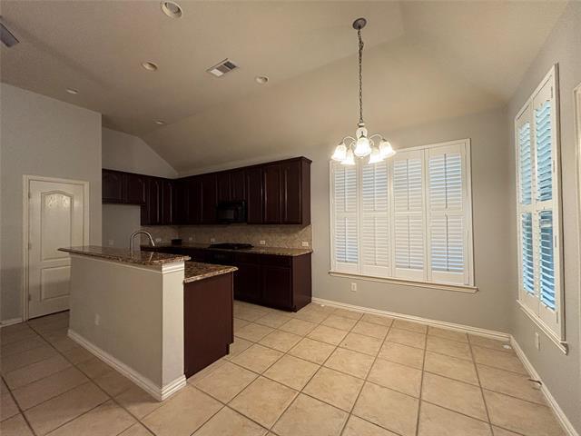 Foto del edificio - 8266 Robertson Dr