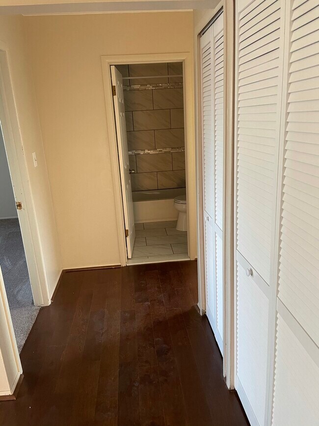 Hallway - 25337 S Montmartre Ct