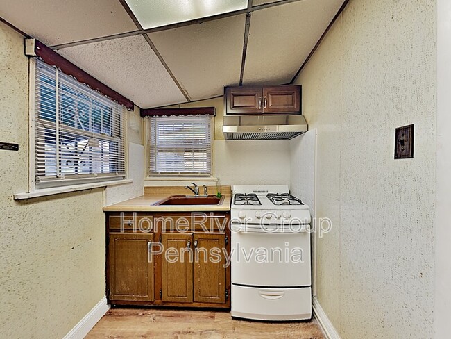Building Photo - 110 N 61st St