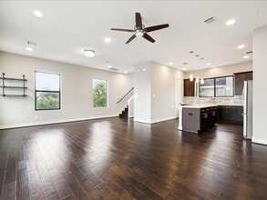 Building Photo - 3212 N MacGregor Way