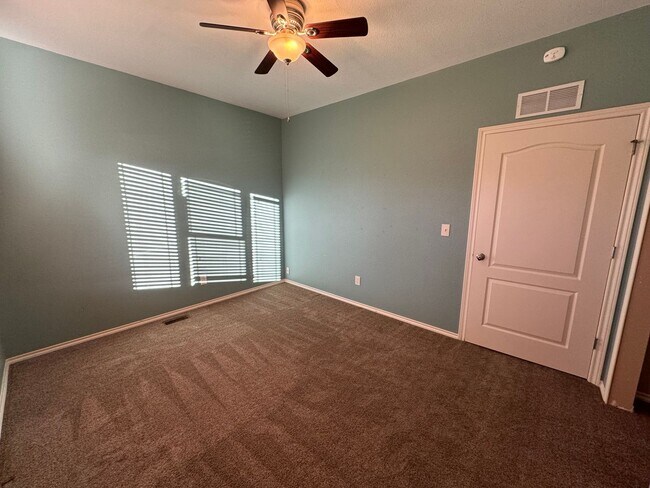 Foto del edificio - Amazing Corner Lot Ranch Style Home in Cor...