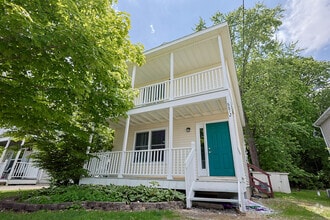 Building Photo - 8872 Lagoon Dr