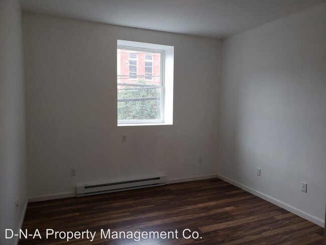 Building Photo - 3 br, 1 bath House - 31 Broadway Ave Unit A