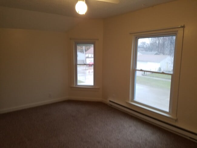 Bedroom - 401 4th St