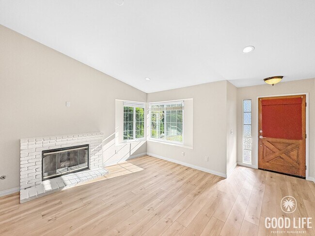 Foto del edificio - Bright Modern Home in Twin Oaks Golf Course