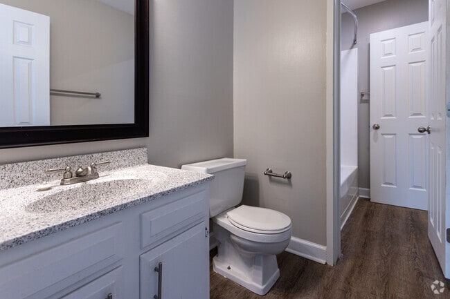 2 BR, 1,5 BA - 1.000SF - Meadowood Apartments