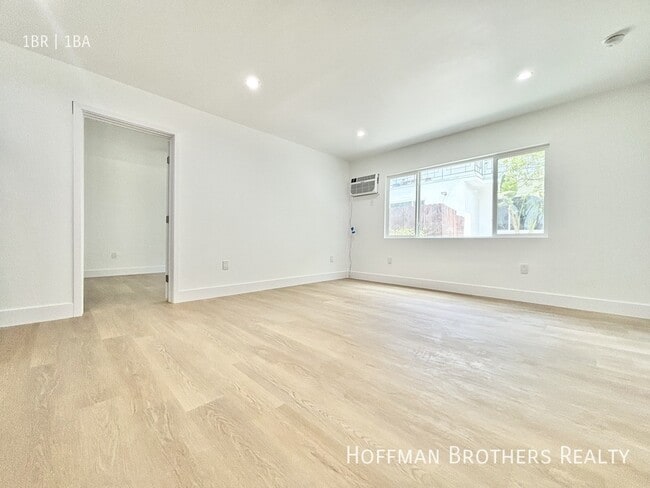 Building Photo - 1000 Coronado Ter