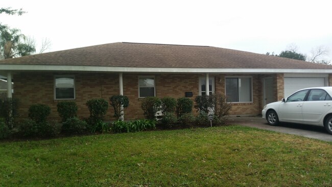 Building Photo - 103 Park Dr