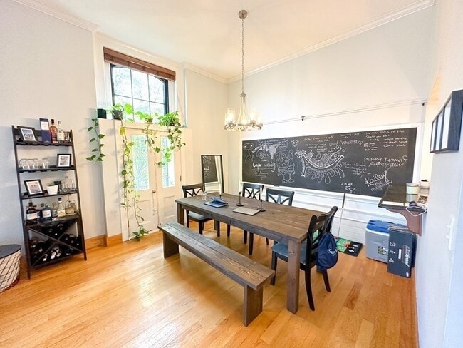 Building Photo - 68 Baldwin St