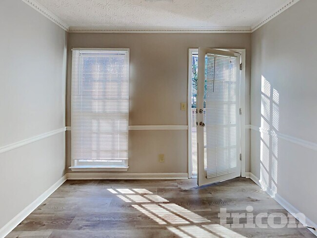 Building Photo - 2207 Meadow Valley Cir