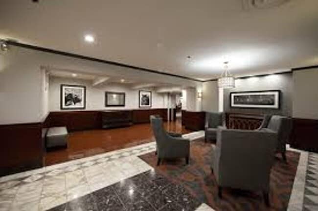 Building Photo - BEAUTIFUL STUDIOAPARMENT IN BURNHAM PLAZA WITH 1.0 BATH