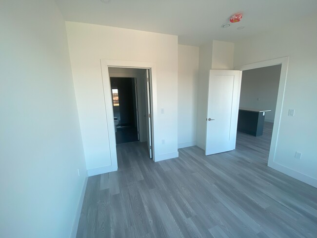 Photo du bâtiment - Beautiful New 1 Bed