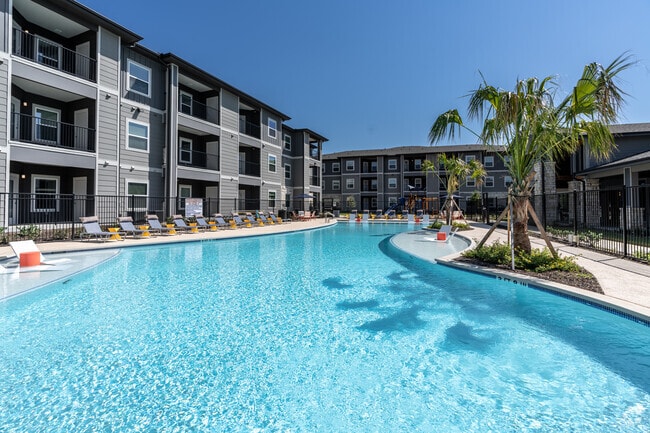 Piscina estilo resort - Southton Apartments