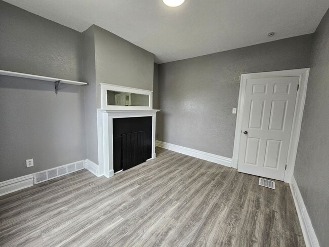 Building Photo - Fully updated 3 Bedroom 1 Bath Apartment for rent in Beechview!