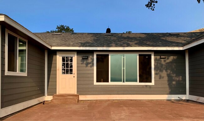 Desde el patio con vista al lago - 3677 Lakeshore Blvd