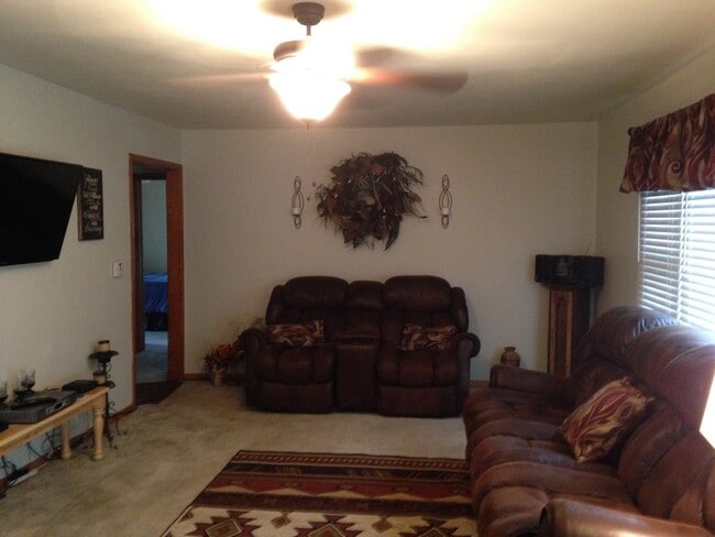Building Photo - Cute 3 bedroom/1 bath home in El Dorado!