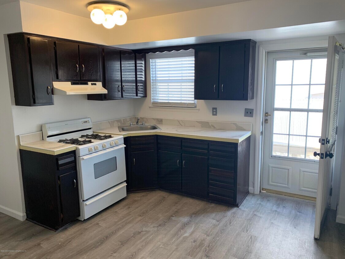 47 Shotwell Ave, Staten Island, NY 10312 Room for Rent in Staten